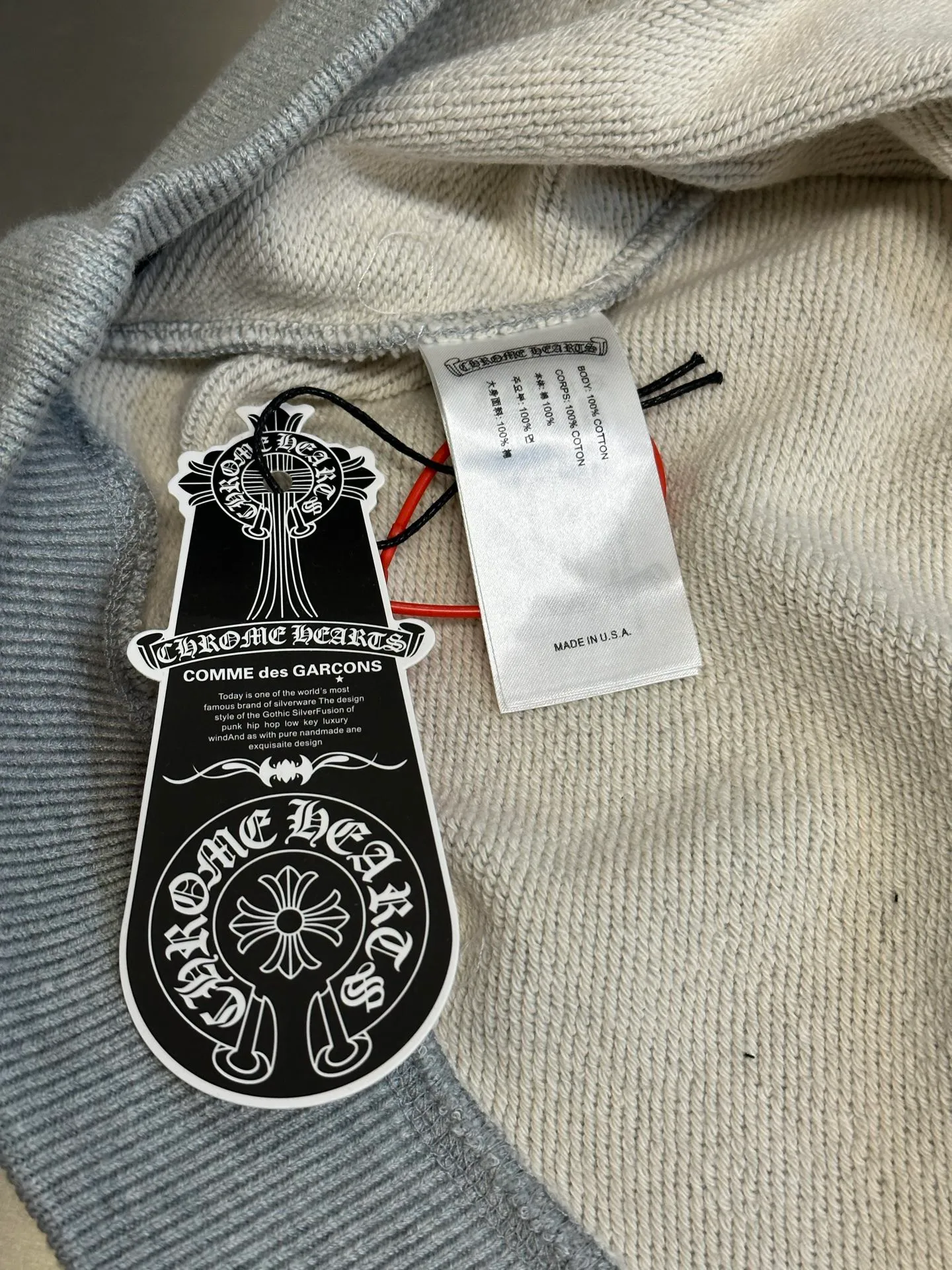 P490 Chrome Hearts Chrome Hearts Logo Hooded Sweatshirt. Customized heavy fortress intertwined air cotton, Chrome Hearts cross patch embroidery decoration on the chest, becoming the ultimate interpretation of dark gothic style. CH Gothic font is the finishing touch on the back panel, making the totem become your spiritual punctuation. The logo iron plate sways slightly with the swing of the body, adding a sense of movement and vitality.  Adopting imported machine appliqué embroidery technology, using advanced computer control systems and precision mechanical components, the Chrome Hearts logo appliqué embroidery operation is realized, presenting an embroidery effect with both clarity and three-dimensionality size: s m l xl